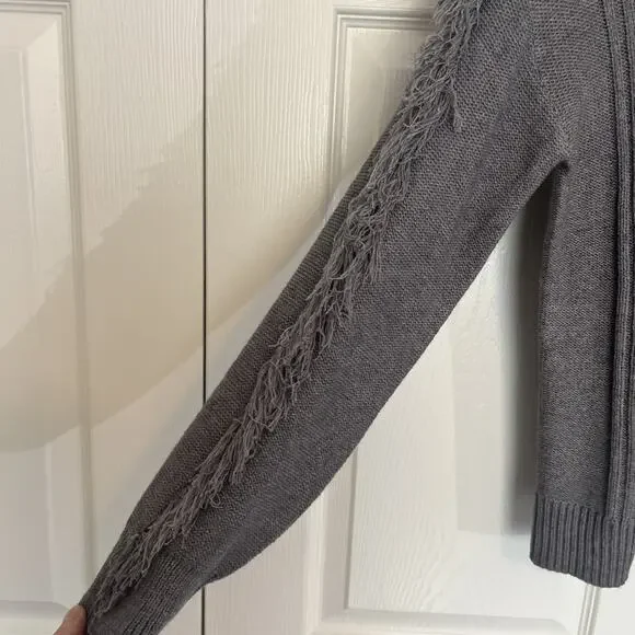 Maurices Frayed sleeves Sweater In Grey Size M NWT - Picture 2 of 5
